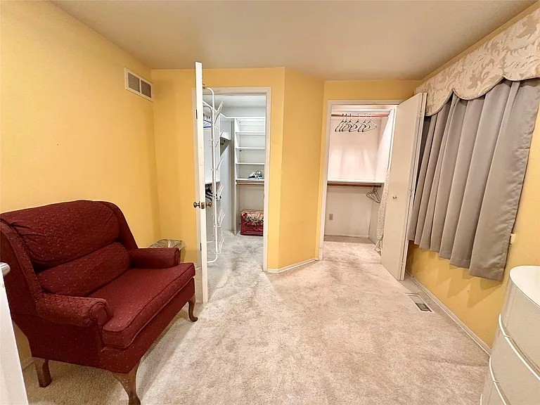 6942 Leslee Crest Dr — Photo 32