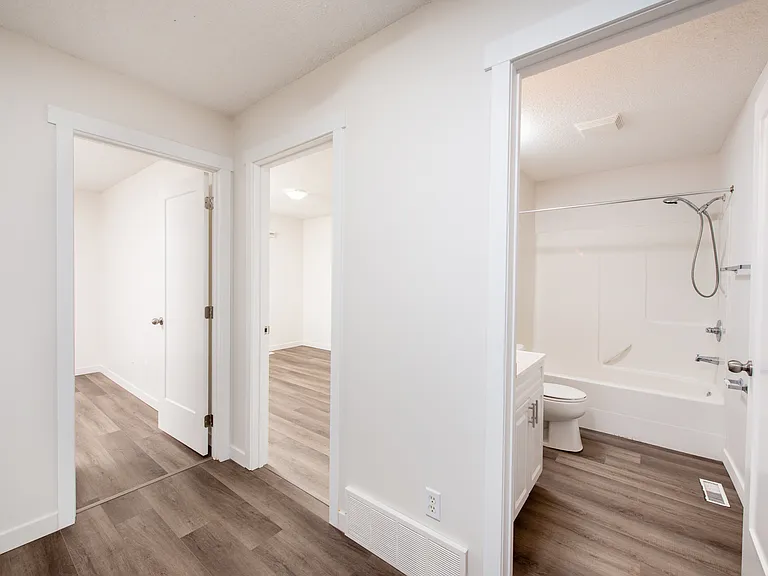180 Bridgeport Blvd — Photo 21