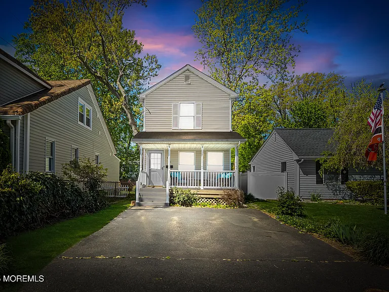 105 Wayside Dr — Photo 2