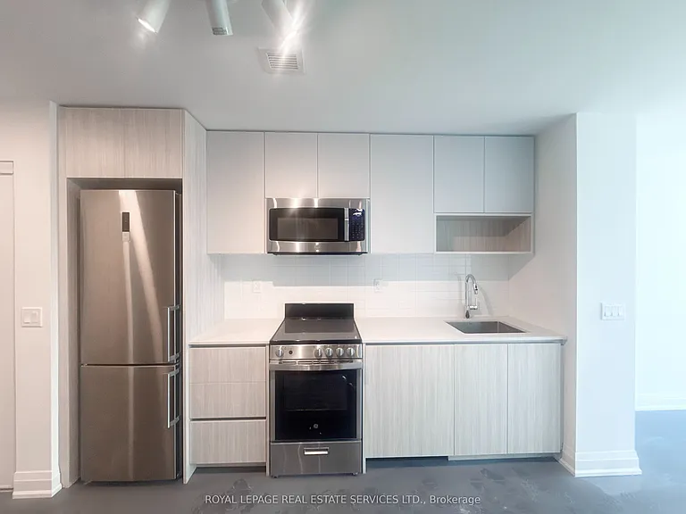 799 The Queensway #105 — Photo 5