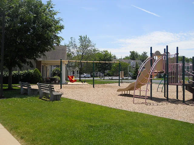 21 Rosewood Dr — Photo 7