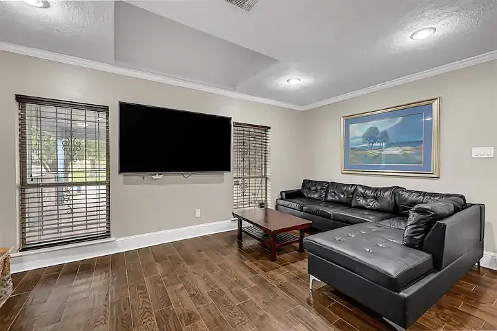 5 bed, $5,499 — Photo 4