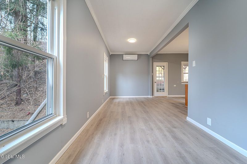 5th image of 55 Spring Avenue