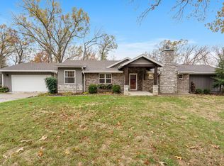6404 E Skyline Dr, Springfield, MO 65809