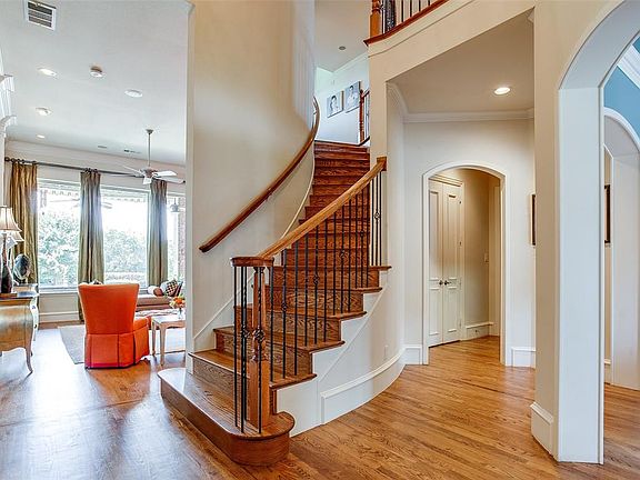 5th image of 1222 Strathmore Dr