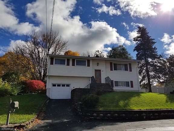2nd image of 33 Beardslee Hill Dr