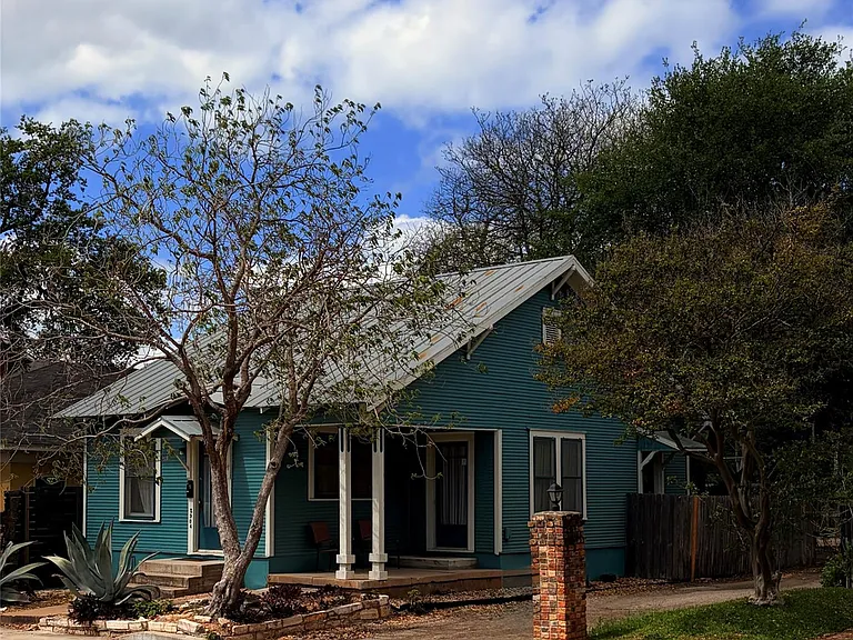 2904 West Ave — Photo 1