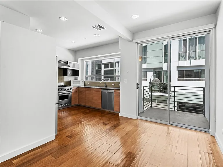 4151 Redwood Ave #305 — Photo 8