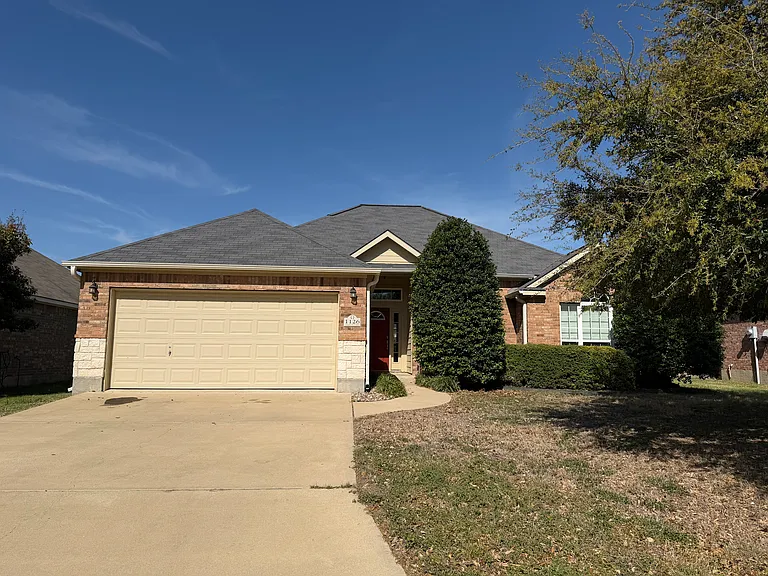 1126 Neuberry Cliffe — Photo 1