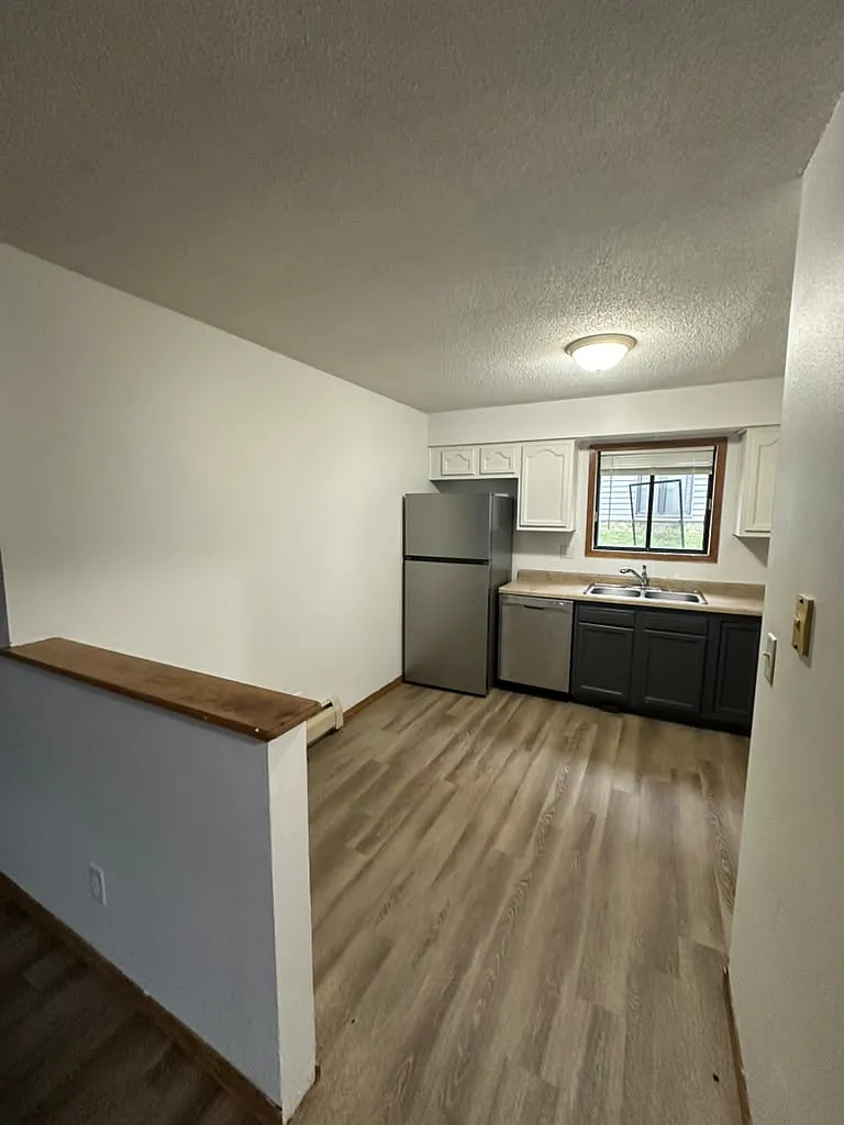 755 Brandon Ave — Photo 2