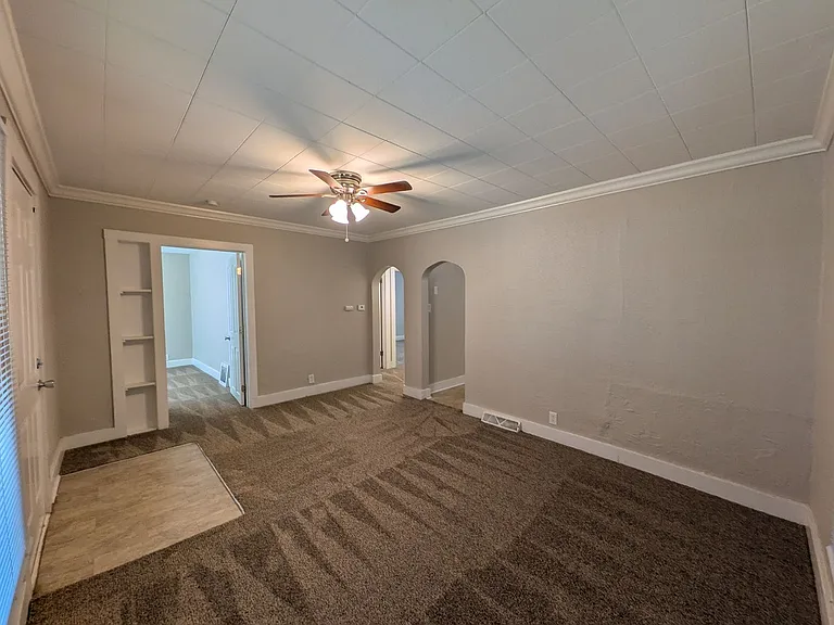 922 Walker St — Photo 1