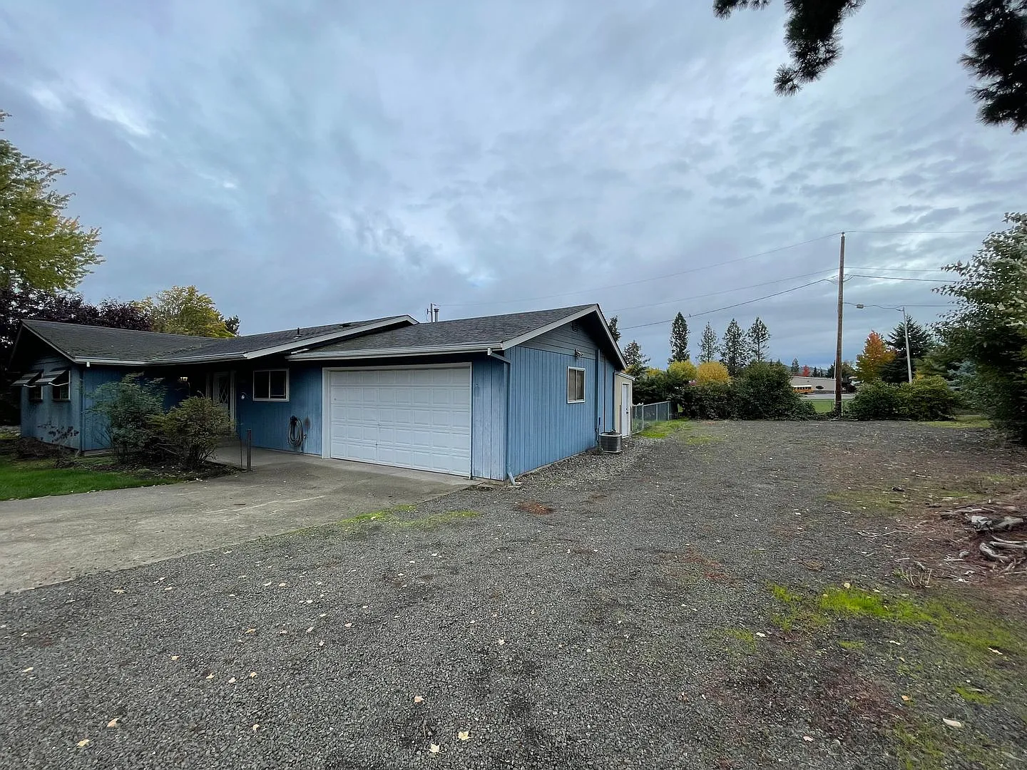 3 Bedroom Home with RV Parking — Photo 2