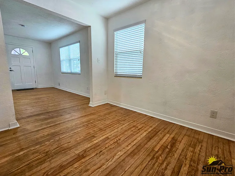 475 Riverside Dr — Photo 13