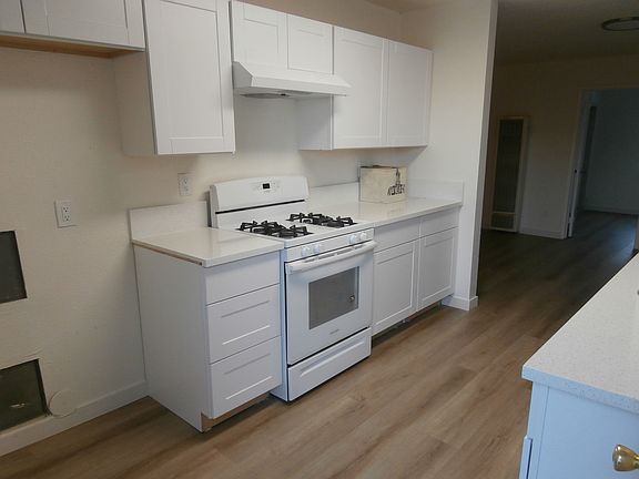 4th image of 8651 Stanford Ave #B