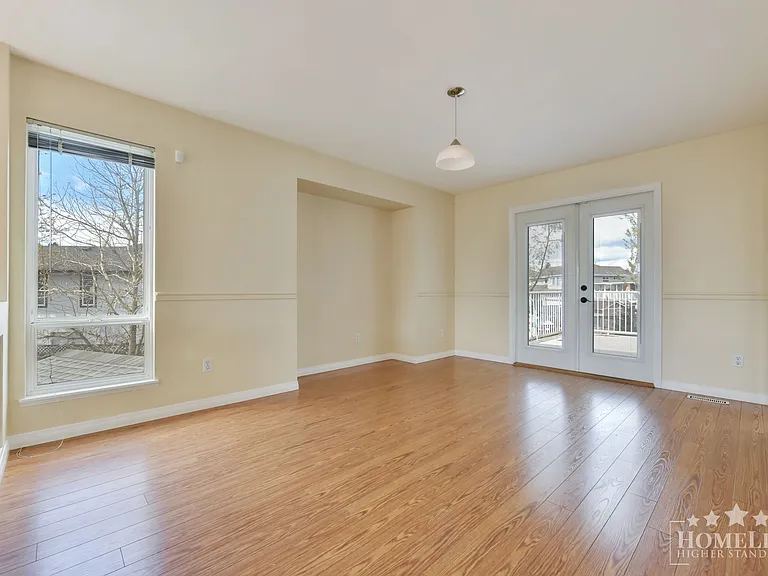 6375 187a St #UPPER HOUSE — Photo 8