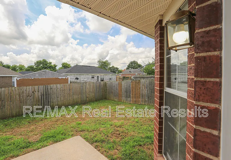 621 Bliss Cir — Photo 32