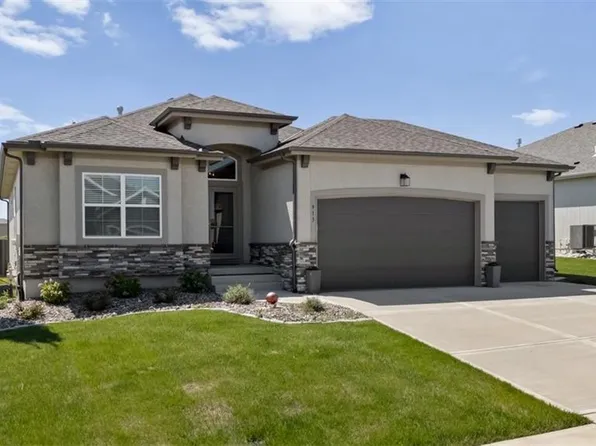 913 Zennor Ln, Raymore, MO 64083