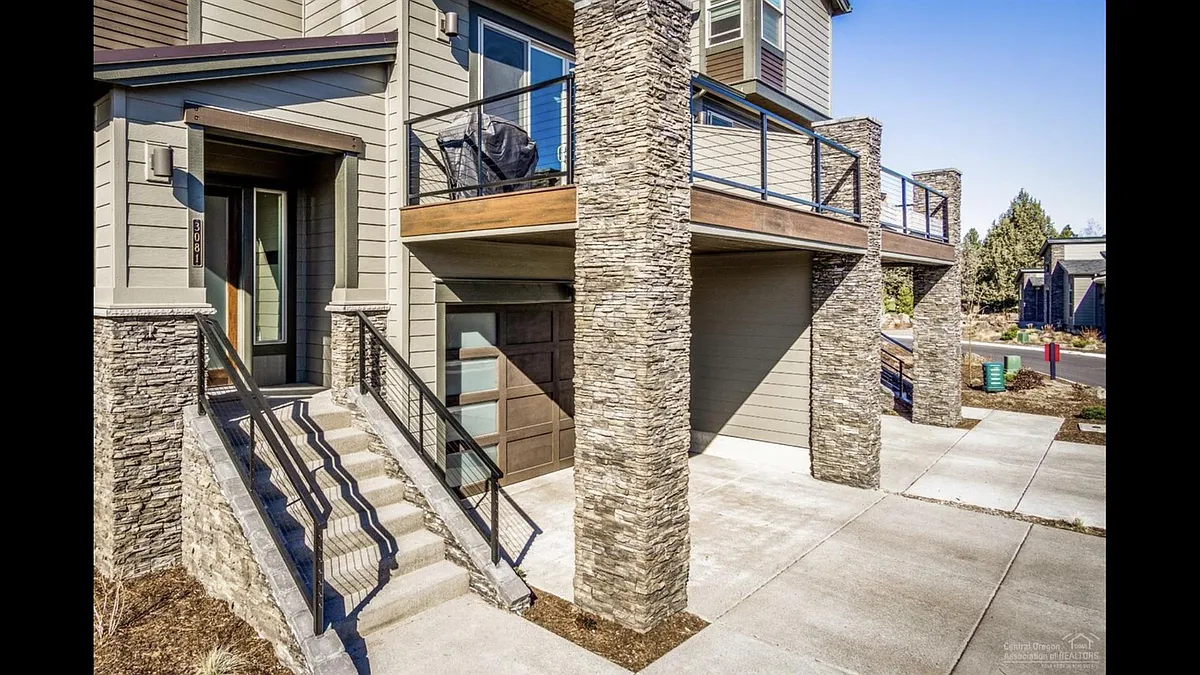Building Photo - 3081 NW Canyon Springs Pl