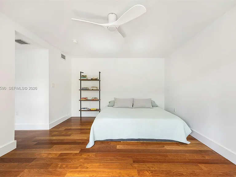 741 6th St #202 — Photo 7