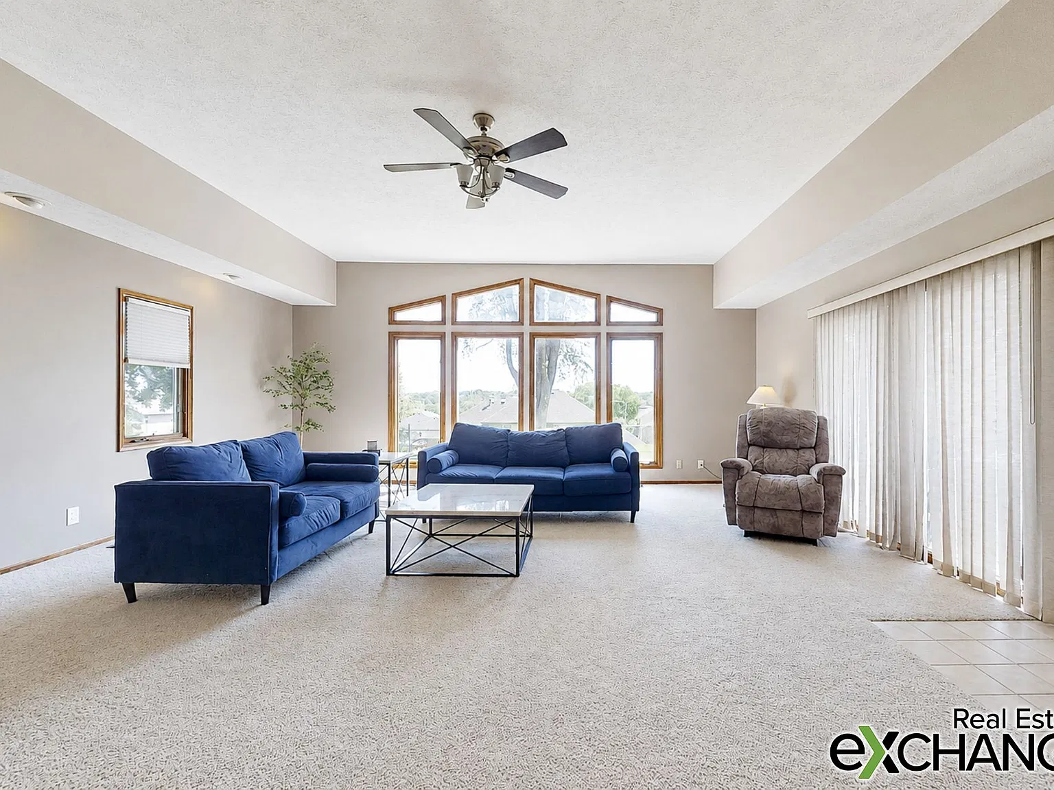 4 bed, 2835 sqft, $3,200 — Photo 3