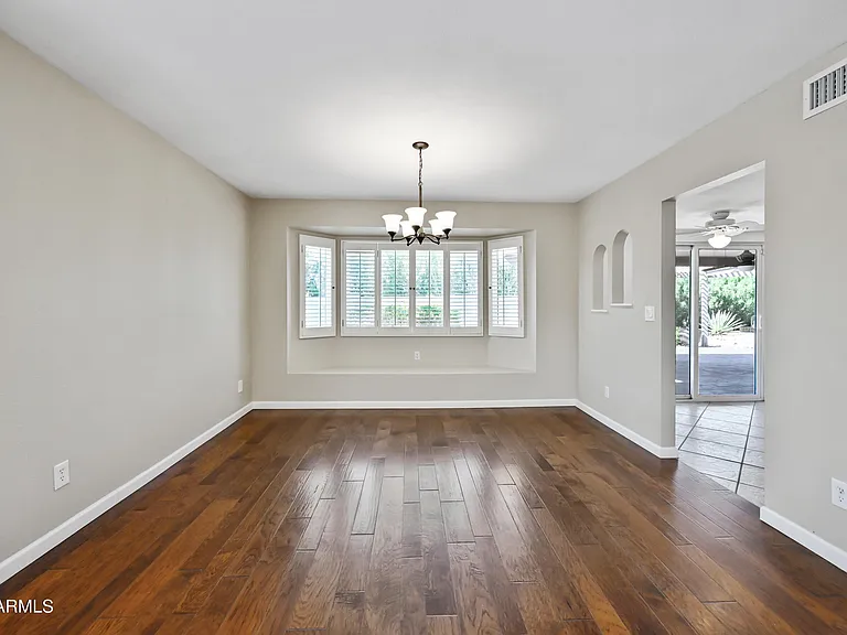 324 W Willow Ave — Photo 10