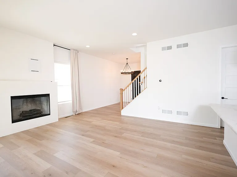 245 Hollyhock Dr — Photo 9