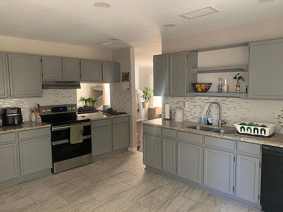 5th image of 5011 Pine Lake Dr