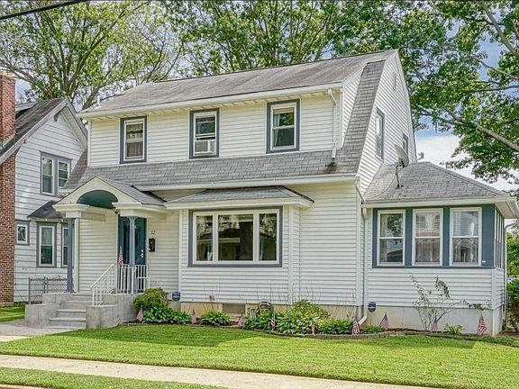 3rd image of 32 Johnson St