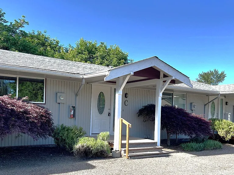 340 Denver St NE — Photo 5
