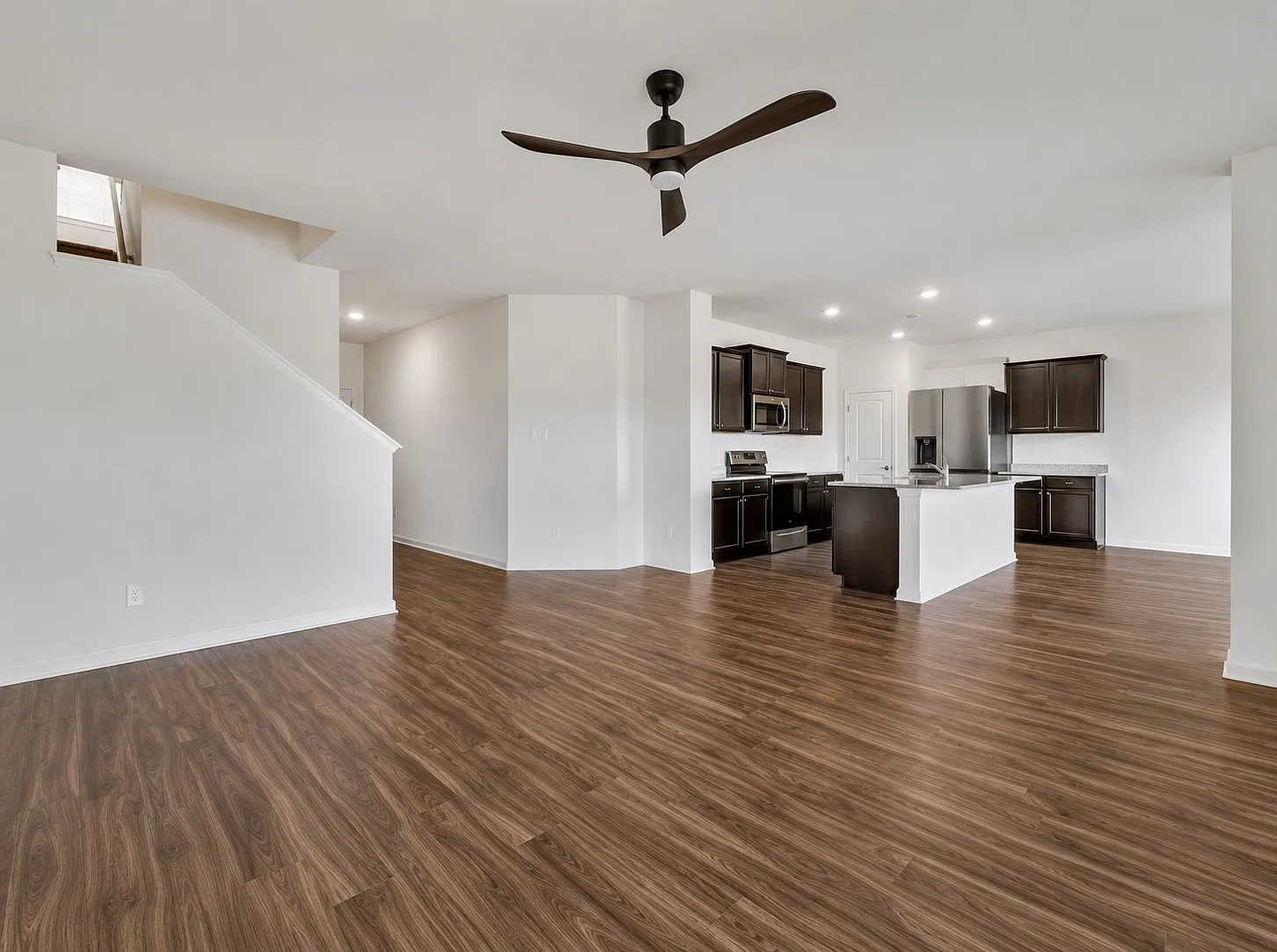 4 bed, 2.5 bath, 2202 sqft, $2,300 — Photo 2