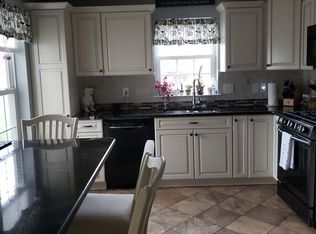 9 Lavern Ct, Reading, PA 19607