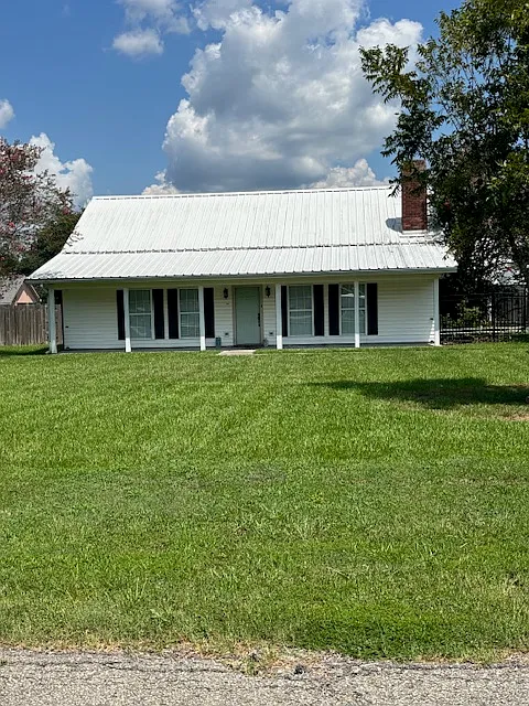 3 bed, $1,950 — Photo 1