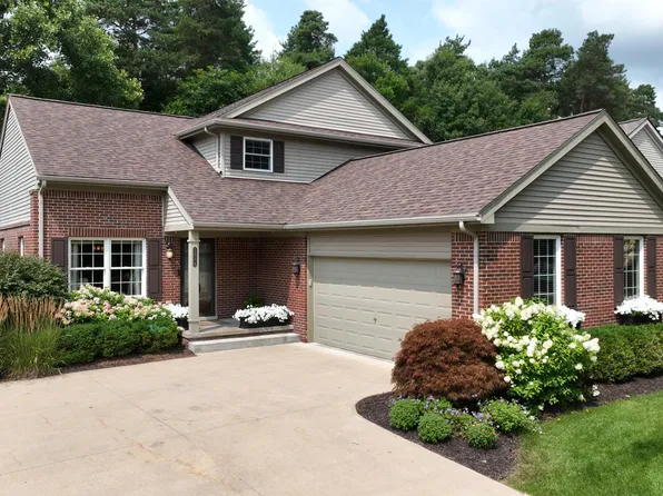 2654 Signature Cir, Pinckney, MI 48169