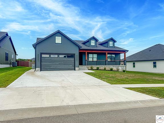 3rd image of 3908 Artisan Dr