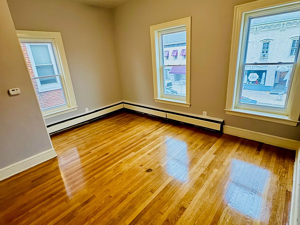 31A York St - Oversize Main Bedroom (1)