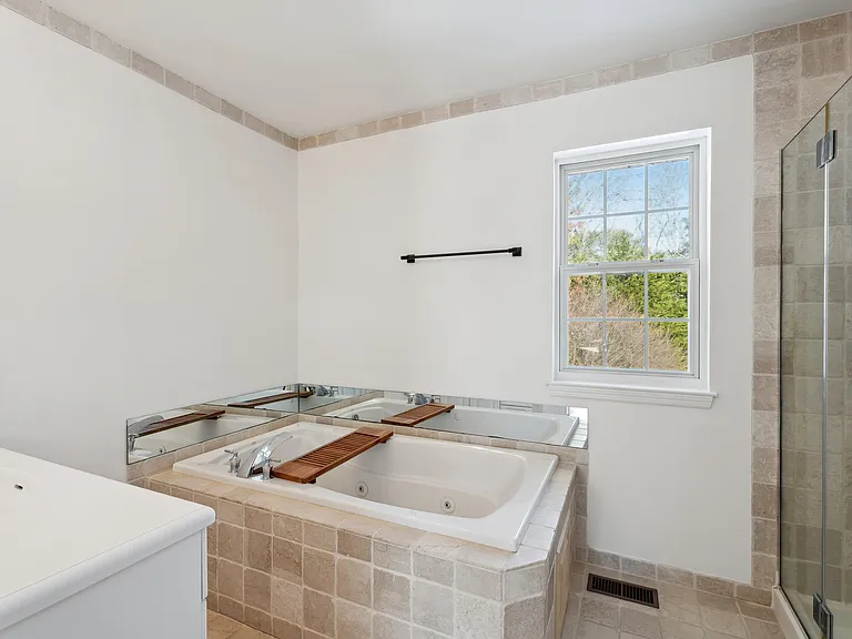 39 Hollow Ln — Photo 22