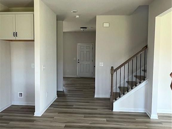 5th image of 521 Ozark Ln