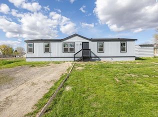 2402 W Breezie Ln, Benton City, WA 99320