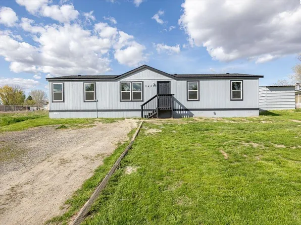 2402 W Breezie Ln, Benton City, WA 99320