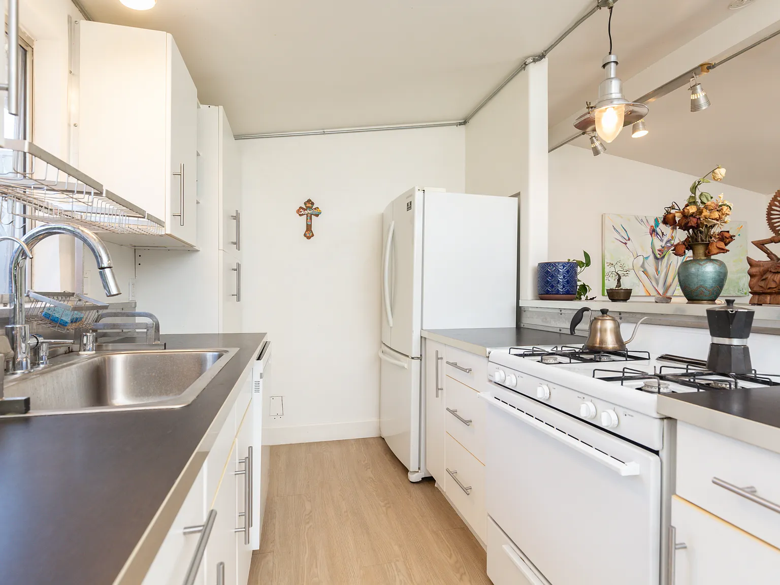 2 bed, 850 sqft, $3,700 — Photo 3