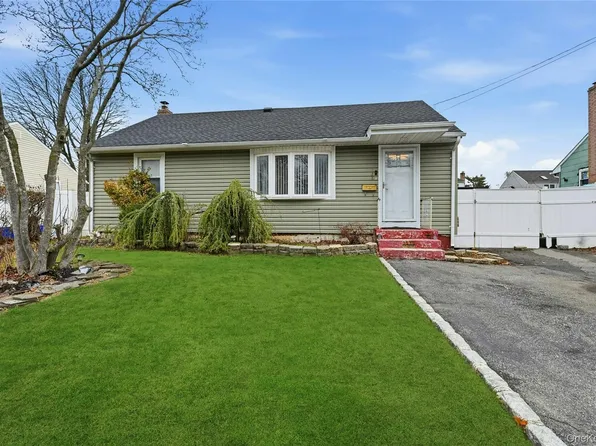 135 Cumberbach Street, Wyandanch, NY 11798