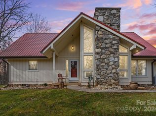 511 Nellie John Dr, Clyde, NC 28721