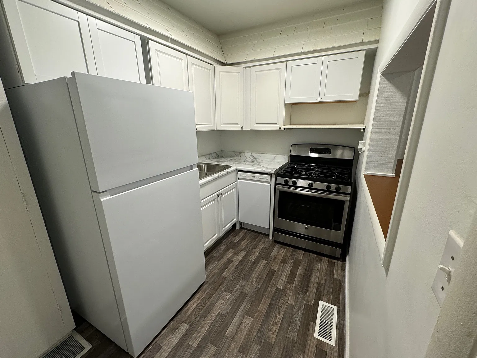 Studio, 600 sqft, $1,150 — Photo 3