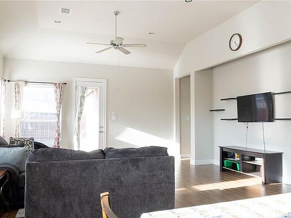 3rd image of 3109 Prentiss Ln