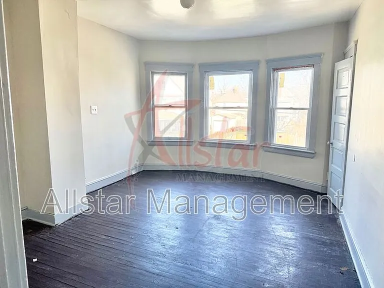 1374 E 94th St — Photo 14