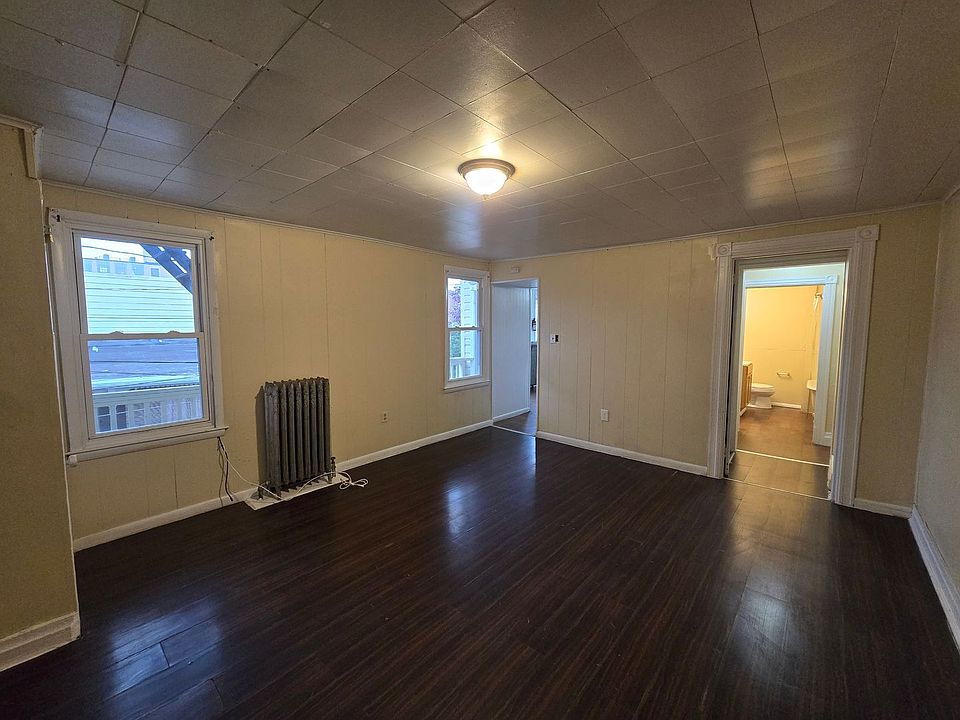 1st image of 230 N 10th St APT 2