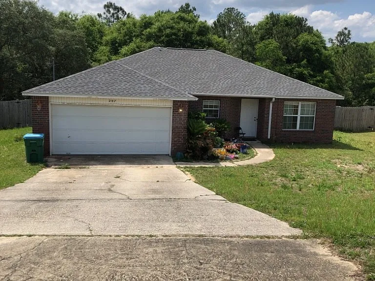 207 Riverchase Blvd — Photo 1