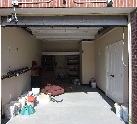 3rd image of 184 Glen Cove Ave