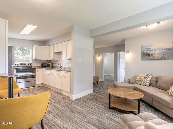 3rd image of 305 Elsie Ave