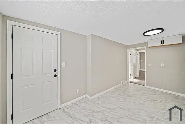 2713 Elmwood Ave — Photo 14